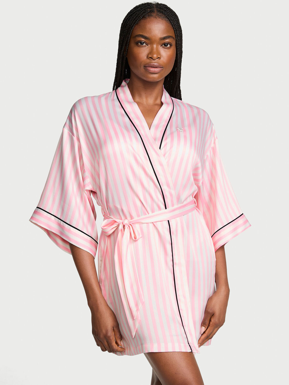 vs Victoria's Secret Signature Satin Short Piped Robe 1 of 3 